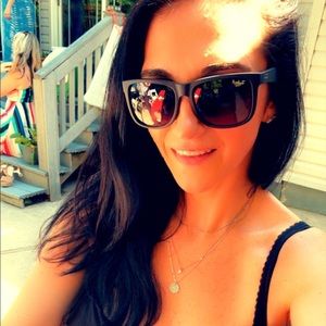 Meet your Posher, Marissa